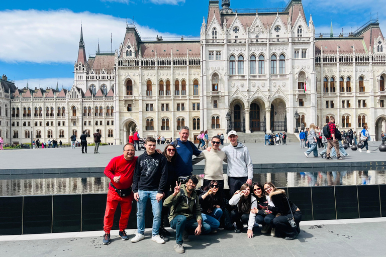 Budapest Highlights Walking Tour: Parliament to Buda Castle