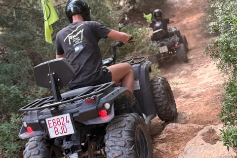 Magaluf: Quad-Tour durch die Berge, mit Besuch von Höhlen, Buchten und Klippen