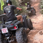 Magaluf: Tour en quad por la montaña, visitando cuevas, calas y acantilados