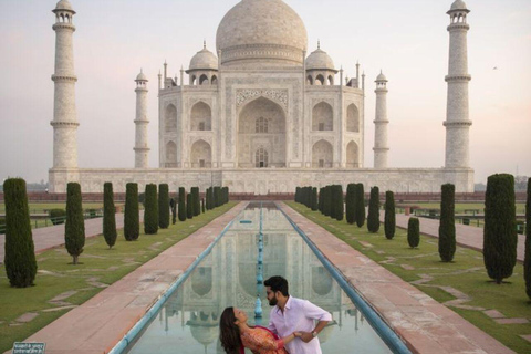 Agra: Taj Mahal-Tour ohne Anstehen mit einer weiblichen ReiseführerinAll-Inclusive-Taj-Mahal-Tour mit weiblicher Reiseleiterin