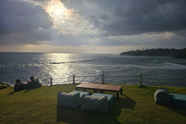 Waligama: Cliff Sunset Dining Experience + Wine