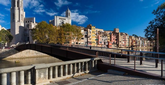 From Barcelona: Girona Guided Day Trip with Cathedral Entry