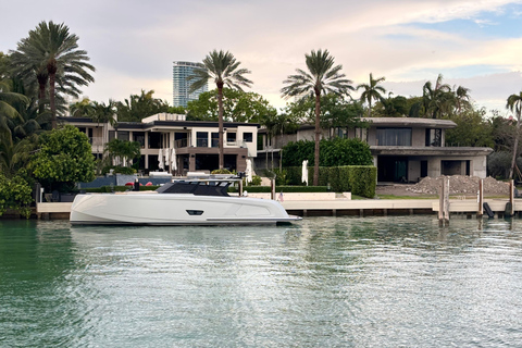 Miami: Passeio de barco &quot;Millionaire Homes&quot; com bar Mojito a bordo