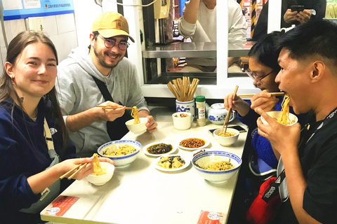 Auténtico tour gastrónomico local en el centro de Shanghái-Basado en consejos