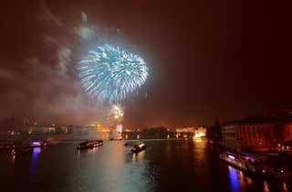 Praga: cena in crociera di Capodanno con bevande illimitate