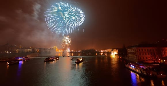 Prague: New Year&#39;s Eve Dinner Cruise with Unlimited Drinks