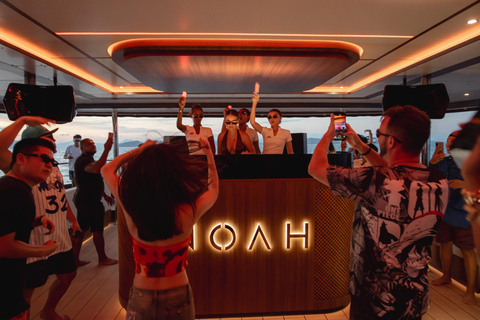 Phuket:Phi Phi Island with Buffet & DJ Party by Noah Yacht