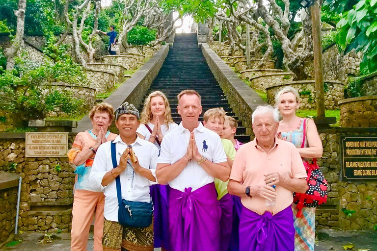 Guide, Uluwatu Temple Entry Ticket with Kecak Dance Show Guide Only (no ticket included )