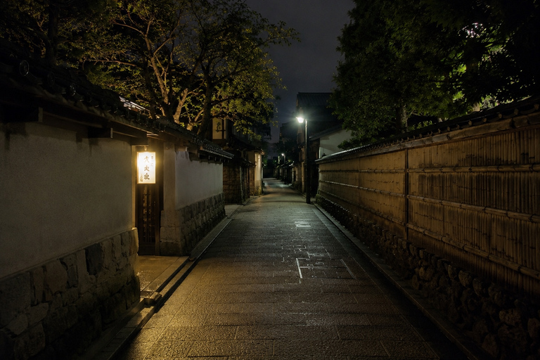 Kanazawa: Nishi Chaya & Riverside Night Photo Walk