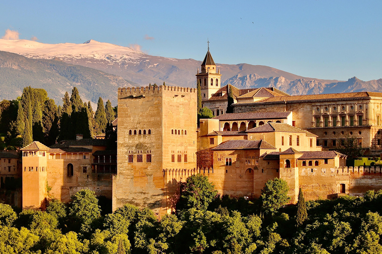 Granada: Alhambra y Palacios Nazaríes Visita guiada en grupo reducido