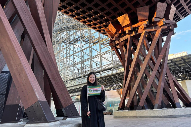 Discover Kanazawa: Market, Castle & Garden walk with a Local