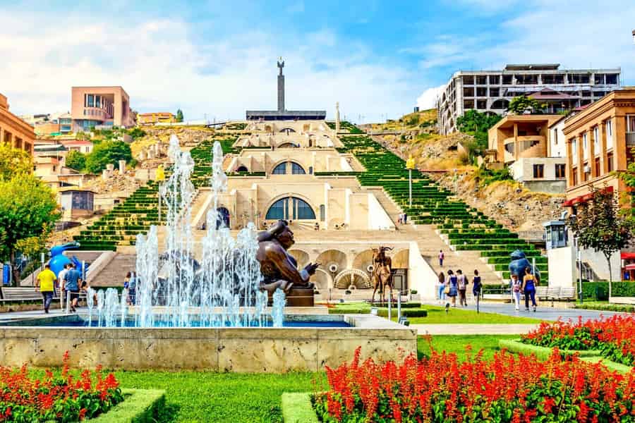 Tagestour von Tiflis nach Armenien: Sewan & Eriwan in Kleingruppen. Foto: GetYourGuide