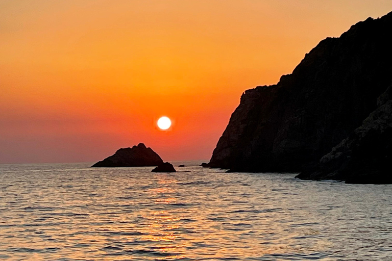 Desde Sagone/Cargèse: Cuevas marinas y snorkel Tour en barco al atardecerPuesta de sol calanques Cargèse