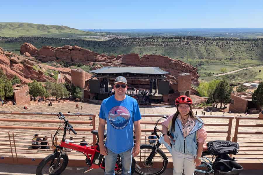 Red Rocks und Dinosaur Ridge auf einer E-Bike-Tour. Foto: GetYourGuide