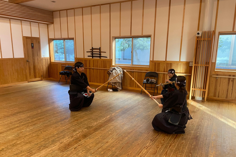 Tokyo: Japanese Kendo Experience with High-Ranked Instructor Let's experience kendo, a traditional Japanese martial art!