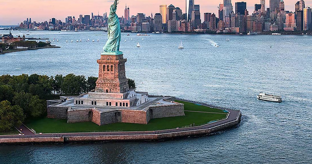 NYC: Rondleiding Lady Liberty, financiële en lagere wijken | GetYourGuide