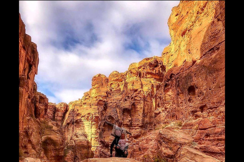 Amman: 2-Day VIP Wadi Rum Martian Tent & 4*4 & Petra Tour
