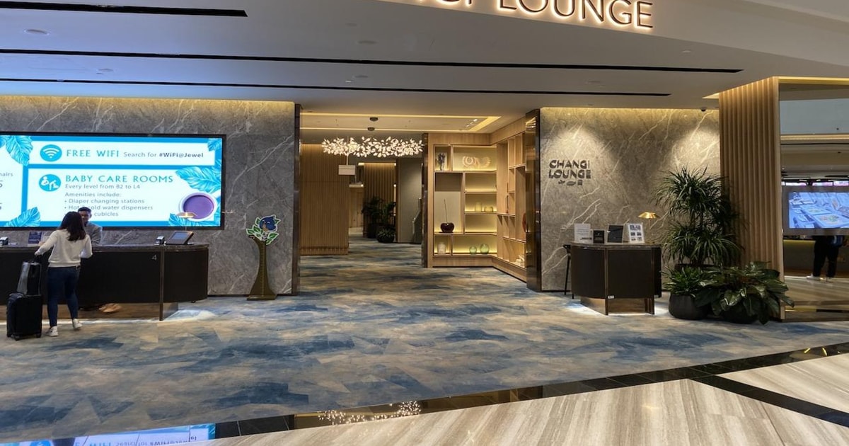 Singapore: Changi Lounge Access at Jewel Changi Airport | GetYourGuide