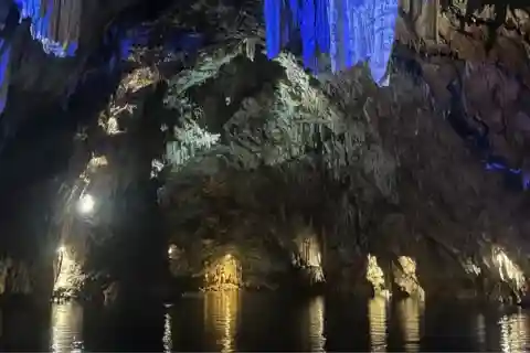 Coron: Pukaway Cave Underground Lake Tour w/Lunch (Shared)
