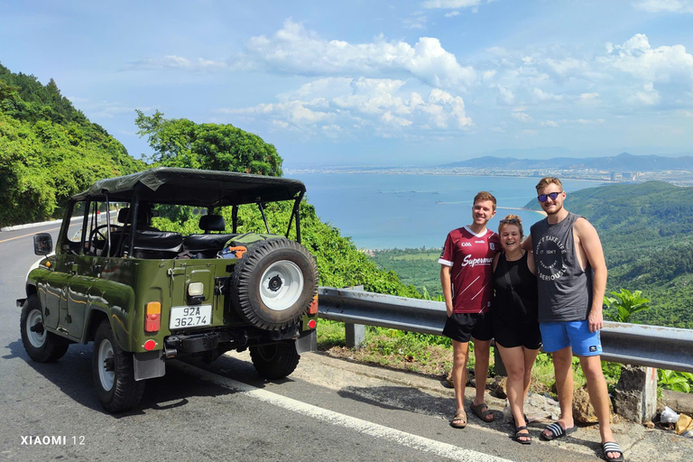 JEEP-tur HOI AN TILL HUE och ta del av HAI VAN PASSJEEP-TUR HOI AN TILL HUE och ADMIRE THE HAI VAN PASS