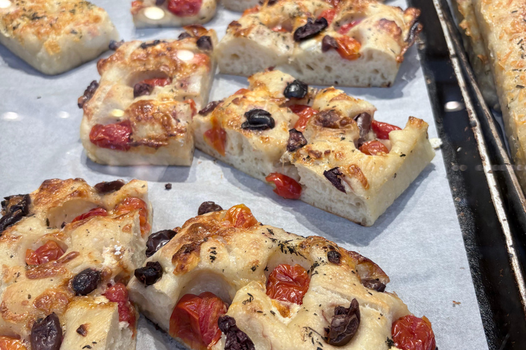 Vancouver: Granville Island Public Market Food Tour