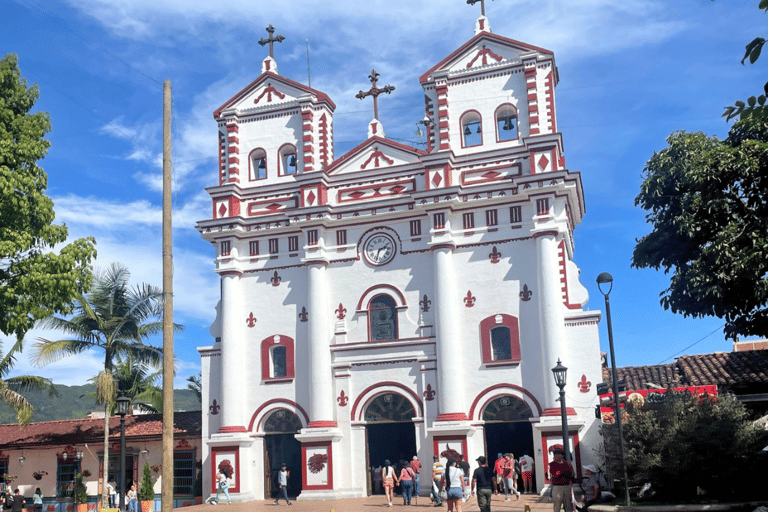 Medellin: Guatape und El Penol Rock Tagestour mit Bootsfahrt