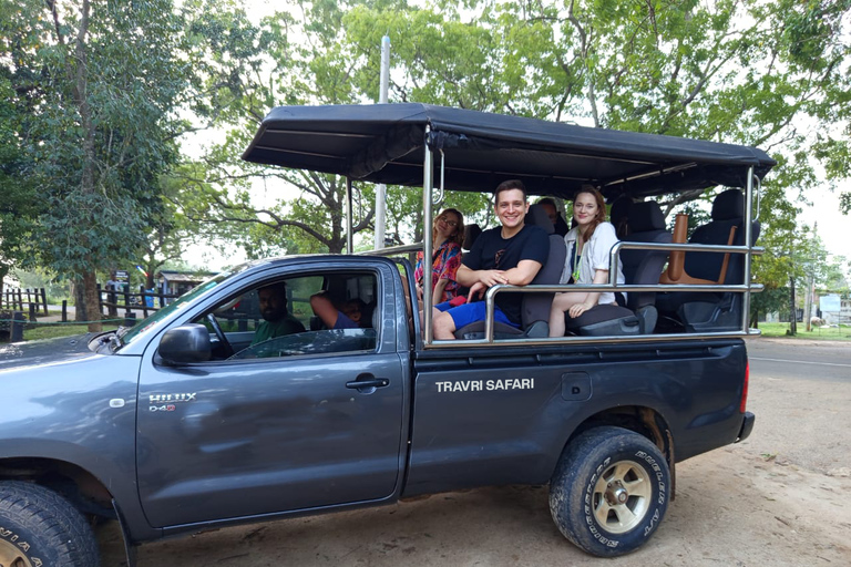 Yala, Udawalawe Safari &amp; Elephant Home Esperienza di vitaYALA Safari, Casa dell'elefante Esperienza di vita