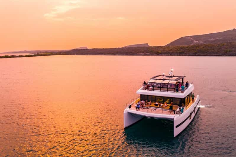 Passeio ao pôr do sol em um iate catamarã de luxo - Viagem com tudo incluído