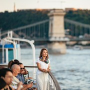 Budapest: Abendrundfahrt mit Getränken und Live-Musik