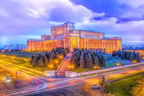 Palazzo del Parlamento, Museo del Villaggio e Palazzo Ceaușescu