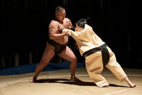 Osaka : Spectacle de Sumo avec Food BoxSièges de la Classe B