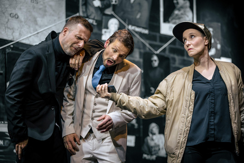 Ticket for the crime comedy "Achtsam Morden" at the COMÖDIE Dresden