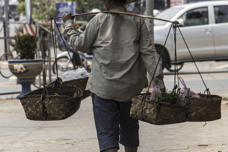 Vientiane Prefecture: City Walking Tour with Missions 4 hours walking Tour
