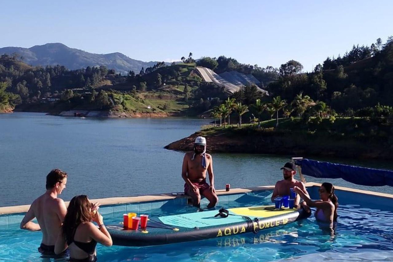 Medellín: Guatape Tour + Bootfeest