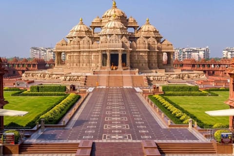 Delhi: Akshardham Temple Tour with Light and Water Show