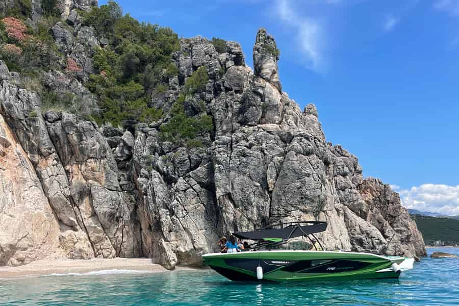 Himara: Albanische Riviera-Bootstour mit Badestopps. Foto: GetYourGuide Himara: Albanische Riviera-Bootstour mit Badestopps. Foto: GetYourGuide