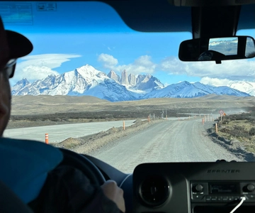 Torres del Paine: Escursione di un giorno intero Torres del Paine + Grotta di Milodon.