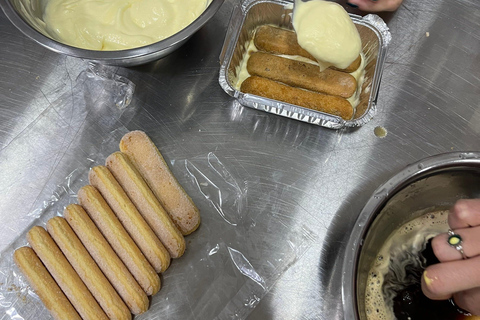 Neapol: lekcja gotowania makaronu i tiramisu z lokalnym szefem kuchni