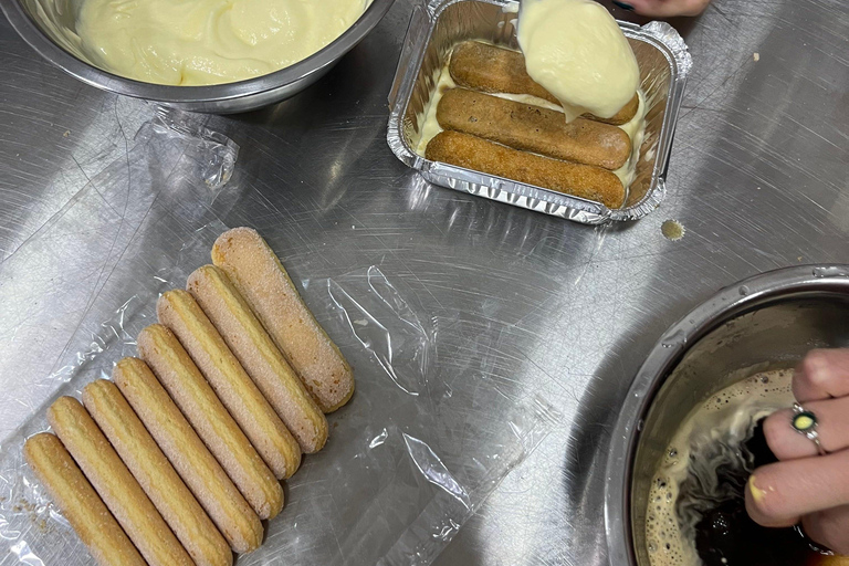 Neapol: lekcja gotowania makaronu i tiramisu z lokalnym szefem kuchni