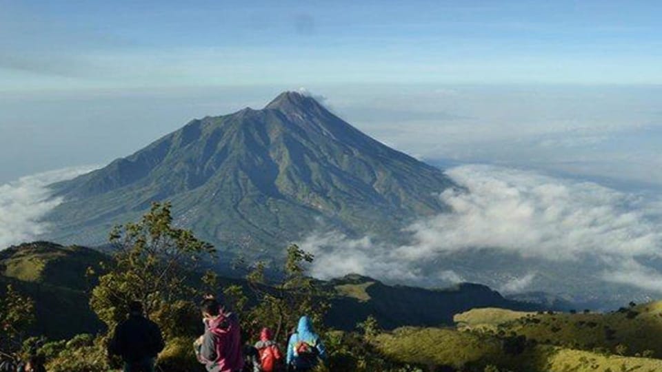 Mount merbabu shop hike tour