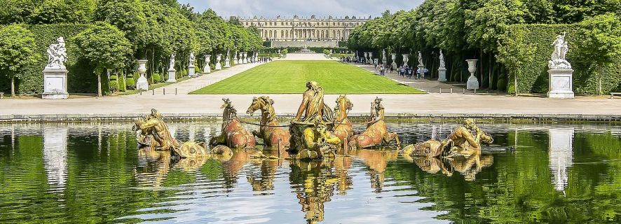 Desde París: palacio de Versalles y acceso a los jardines