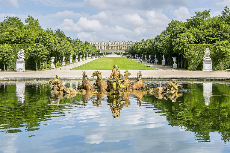 Desde París: Visita sin colas a Versalles y acceso a los jardinesTour en grupo en inglés con tour guiado de los jardines