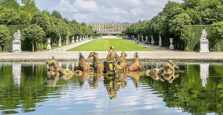 Desde París: Visita sin colas a Versalles y acceso a los jardines