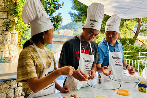 Sorrento: Authentic & Fun Cooking Class in a sea view Villa
