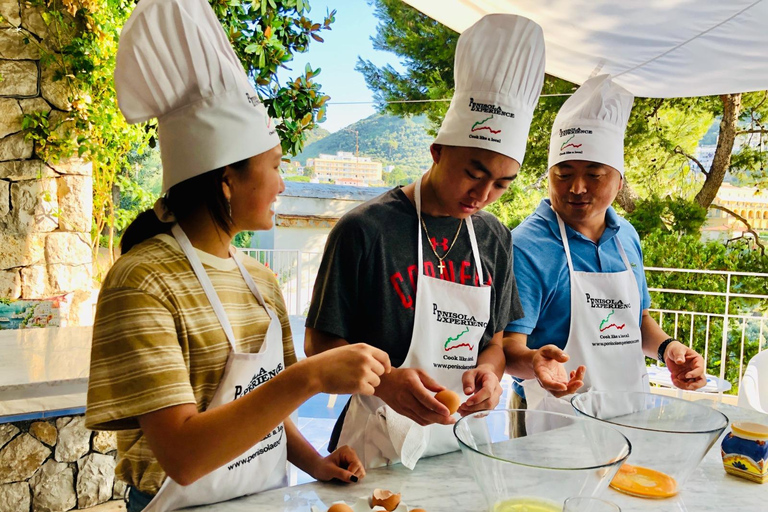Sorrento: Authentic & Fun Cooking Class in a sea view Villa