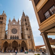 León: Exterior and Interior Cathedral Walking Tour
