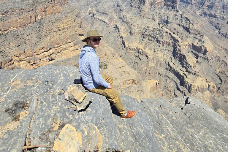 From Muscat: Nizwa Fort, Al Hamra & Jebel Shams Day Trip