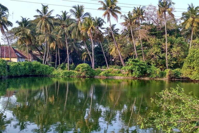 Kochi: Private Fort, Mosque & Temple with Flower Market
