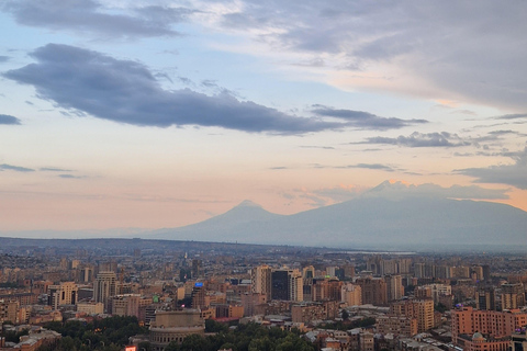 Yerevan: Tour guidato a piedi con una guida locale