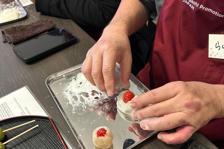 Tokyo: Mochi-Making Class in a Private Studio